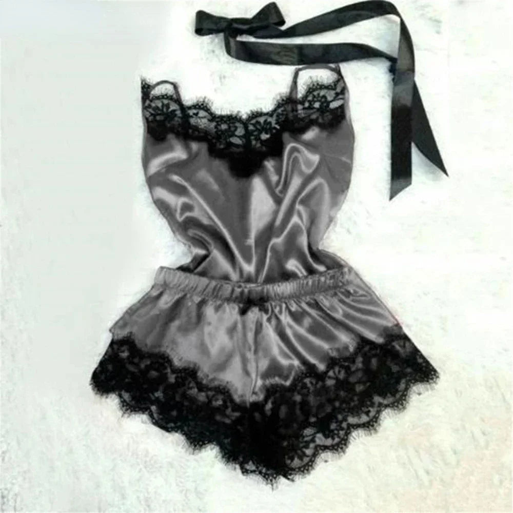 🌸 Ensemble pyjama femme en dentelle et finition soie – caraco et short – lingerie de nuit 2 pièces